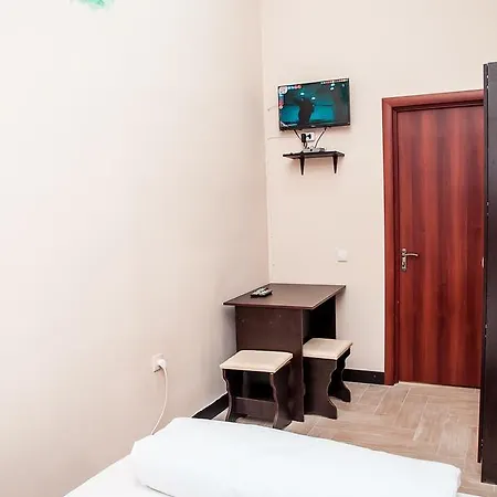 Globus Maidan Hostel *